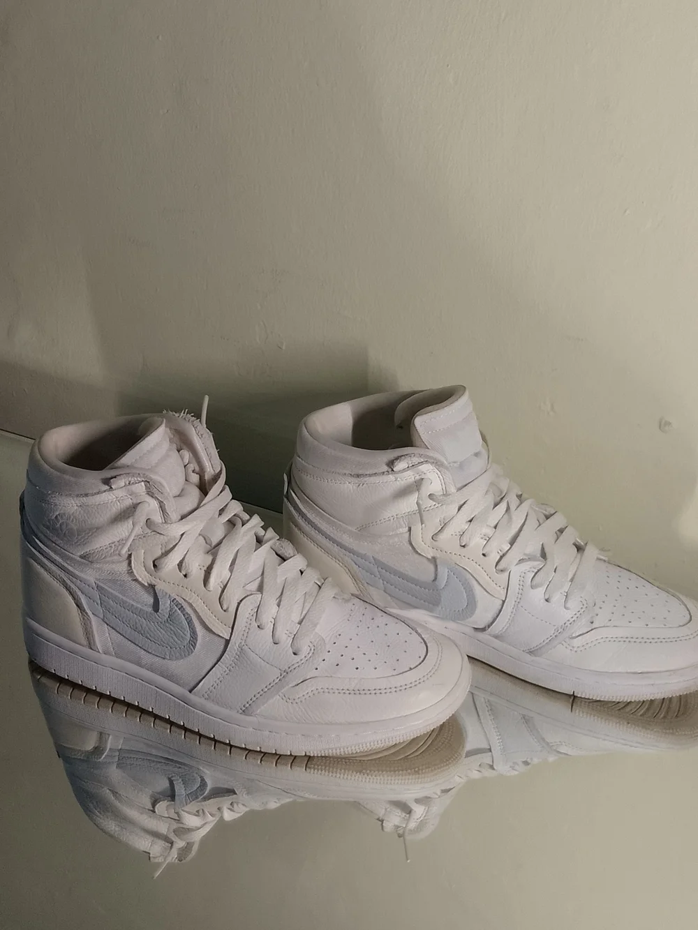 Nike Air Jordans 1 Coconut Milk. Mid-Top Sneakers in White and Light Gray